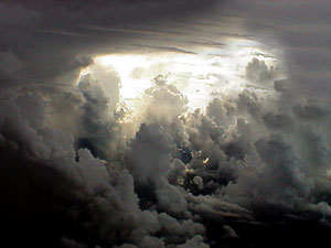 clouds2.jpg (13645 bytes)