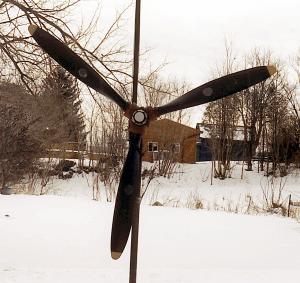 prop.jpg (19318 bytes)